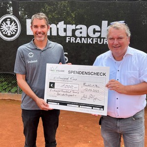 Spendenübergabe an die Tennisabteilung der Eintracht Frankfurt